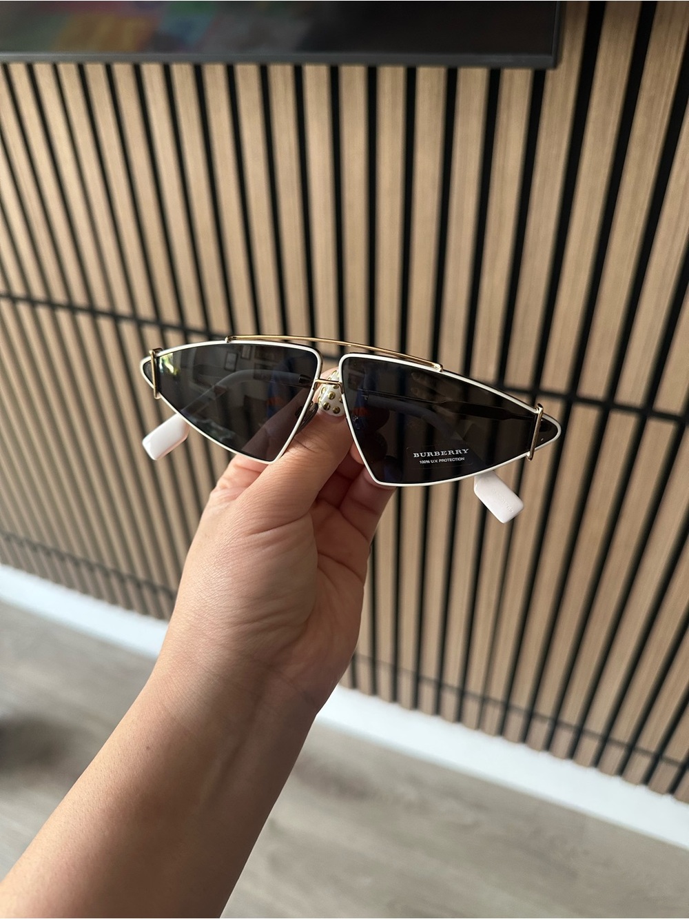 Burberry Cat-Eye Sunglasses with case and box - Picture 4 of 7
